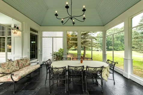 100 Rockledge Drive Pleasant Valley NY 12569