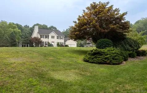100 Rockledge Drive Pleasant Valley NY 12569