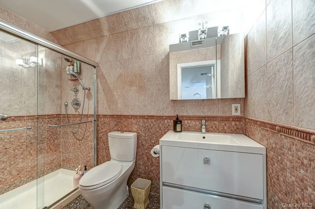 37 Crescent Cove Circle Seaford NY 11783