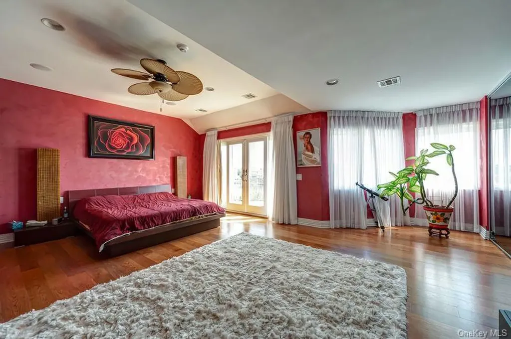 37 Crescent Cove Circle Seaford NY 11783
