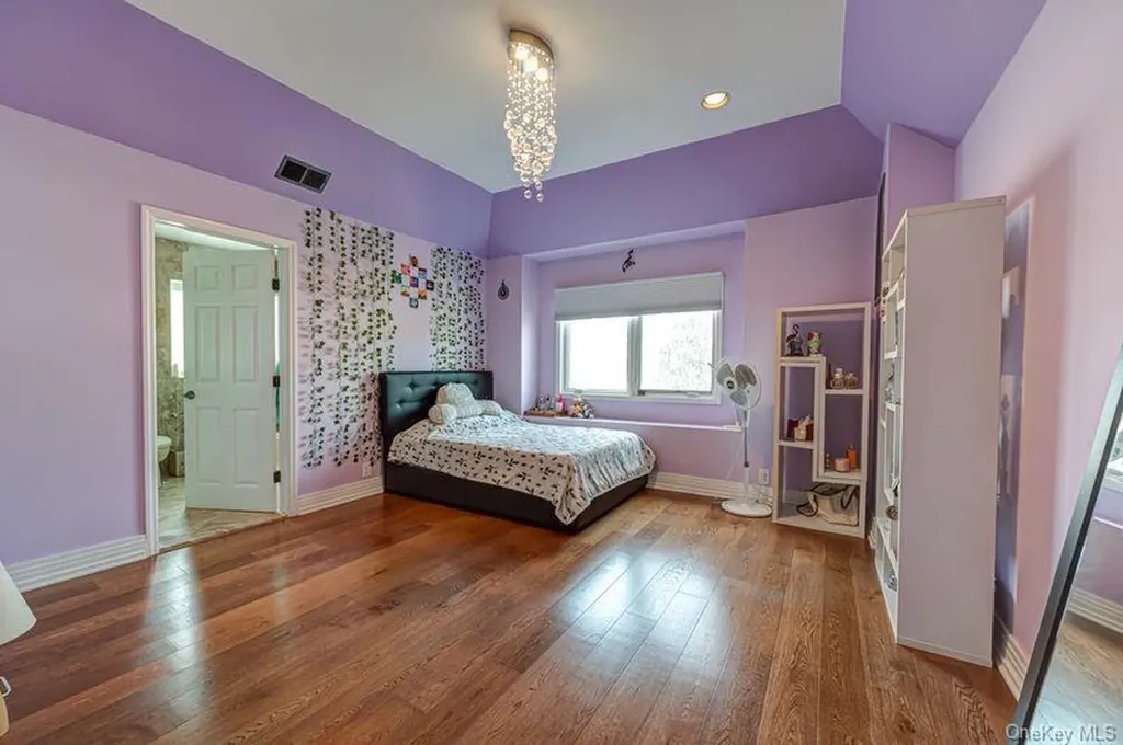 37 Crescent Cove Circle Seaford NY 11783