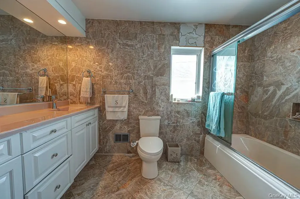 37 Crescent Cove Circle Seaford NY 11783