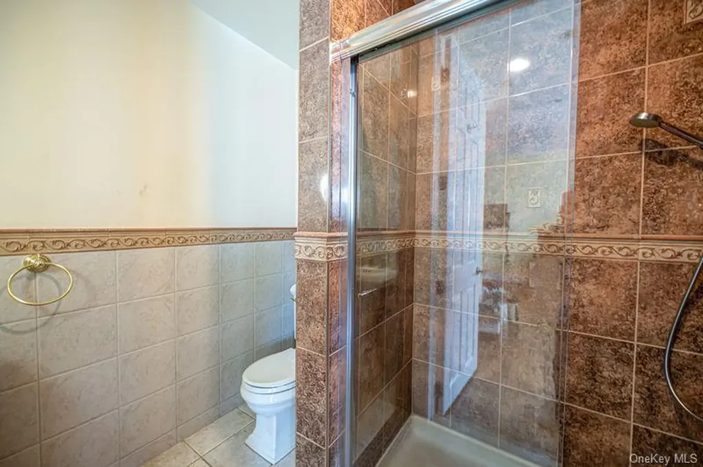 37 Crescent Cove Circle Seaford NY 11783