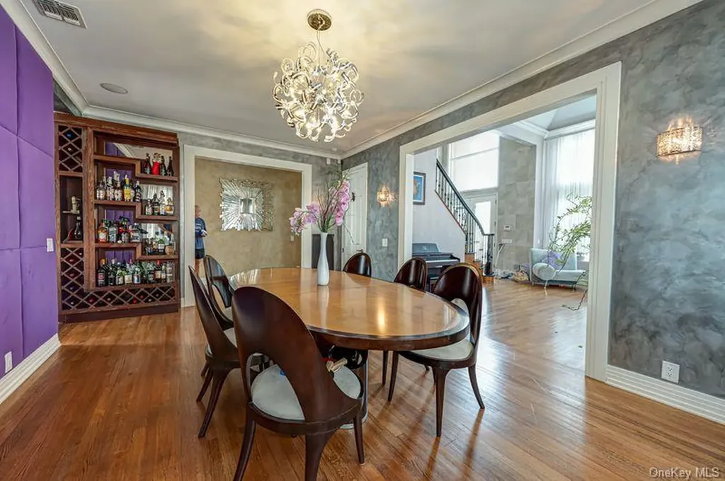 37 Crescent Cove Circle Seaford NY 11783