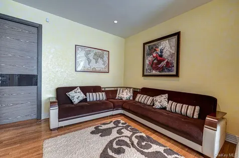 37 Crescent Cove Circle Seaford NY 11783