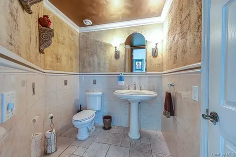 37 Crescent Cove Circle Seaford NY 11783
