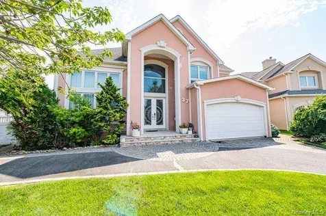 37 Crescent Cove Circle Seaford NY 11783