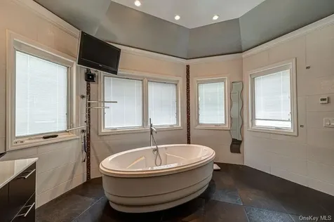 37 Crescent Cove Circle Seaford NY 11783