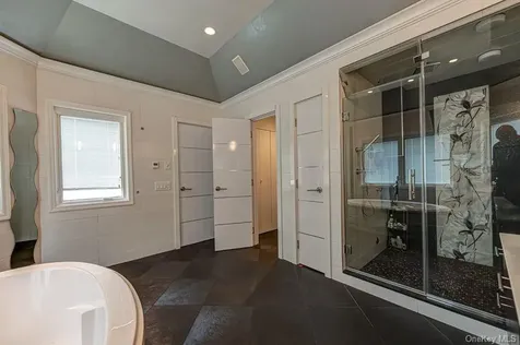 37 Crescent Cove Circle Seaford NY 11783