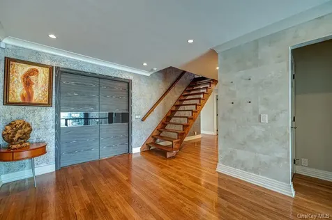 37 Crescent Cove Circle Seaford NY 11783