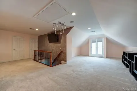 37 Crescent Cove Circle Seaford NY 11783