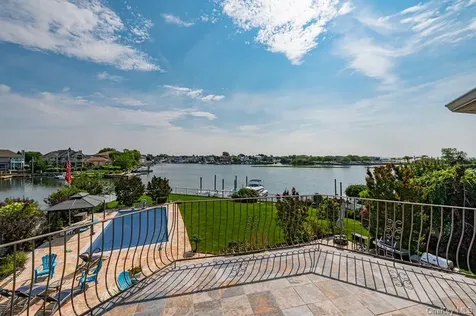 37 Crescent Cove Circle Seaford NY 11783