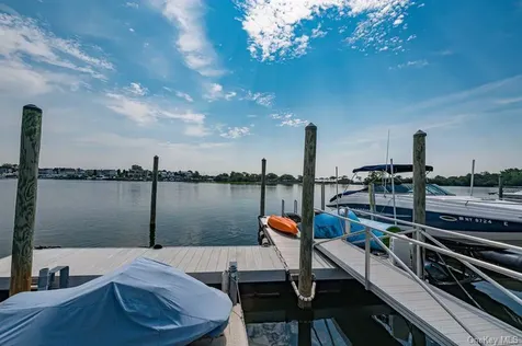37 Crescent Cove Circle Seaford NY 11783