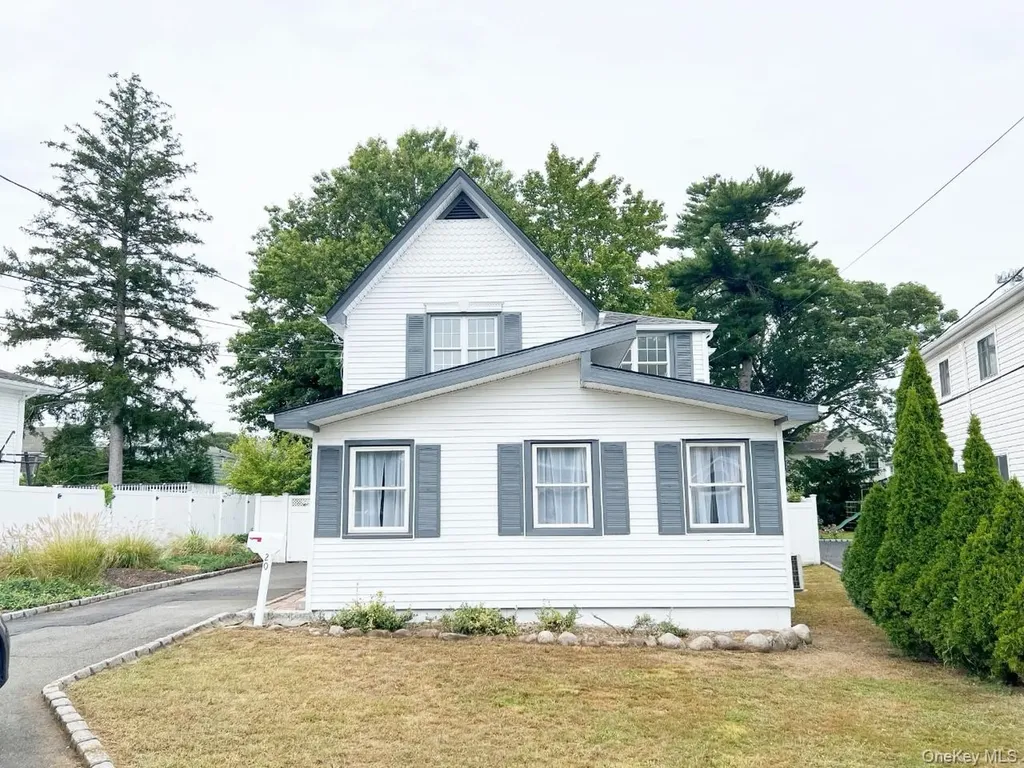 20 Walters Avenue Syosset NY 11791
