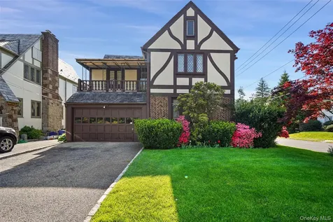 297 E Devonia Avenue Mount Vernon NY 10552