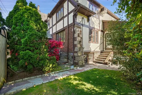 297 E Devonia Avenue Mount Vernon NY 10552