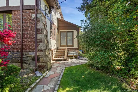 297 E Devonia Avenue Mount Vernon NY 10552