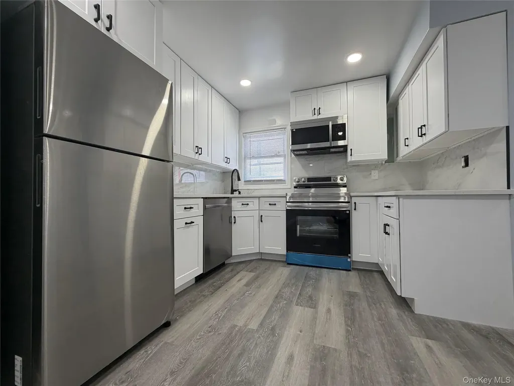 21 Cochran Place Valley Stream NY 11581