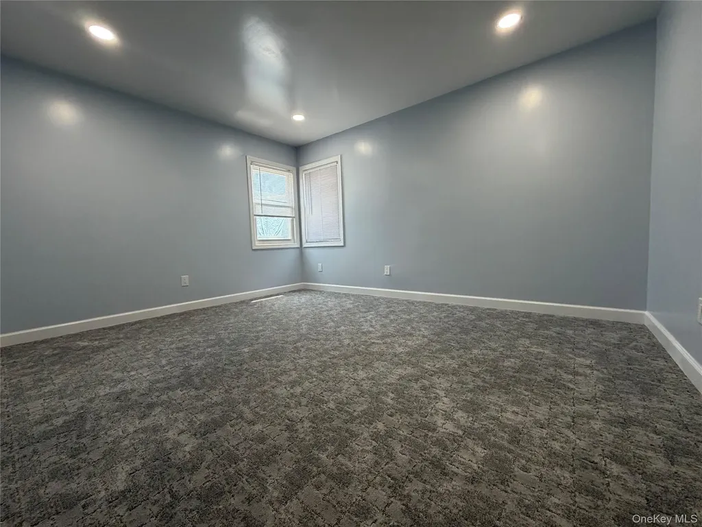 21 Cochran Place Valley Stream NY 11581