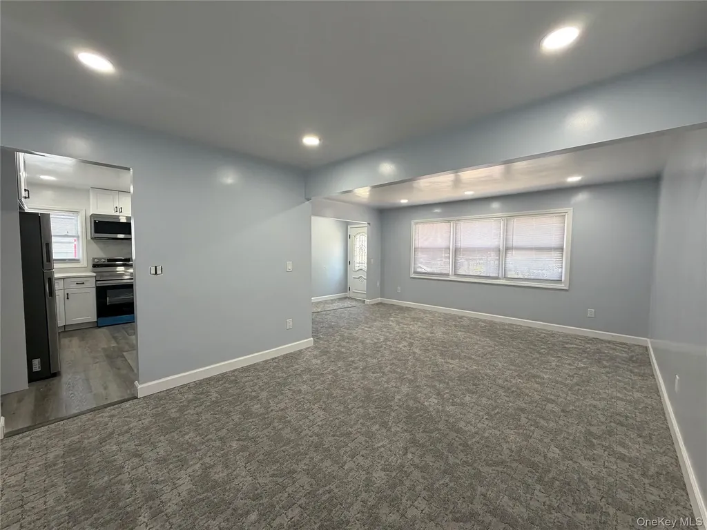 21 Cochran Place Valley Stream NY 11581