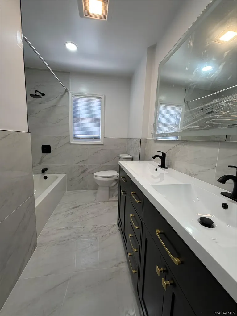 21 Cochran Place Valley Stream NY 11581