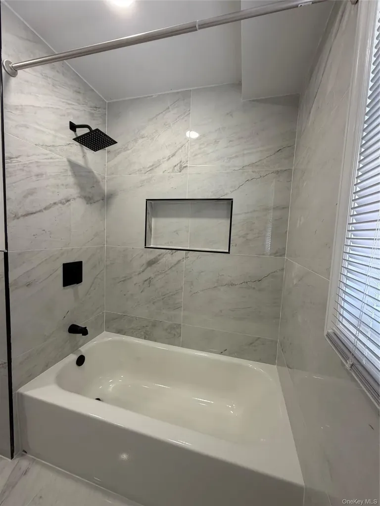 21 Cochran Place Valley Stream NY 11581