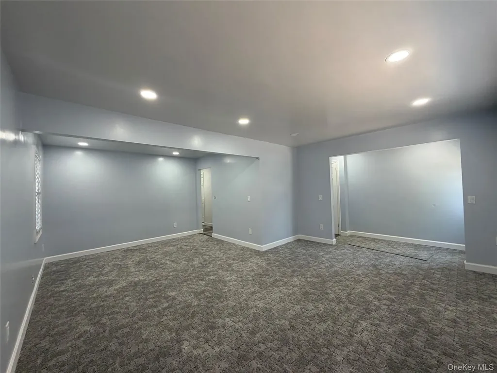 21 Cochran Place Valley Stream NY 11581