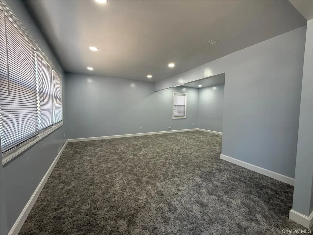 21 Cochran Place Valley Stream NY 11581