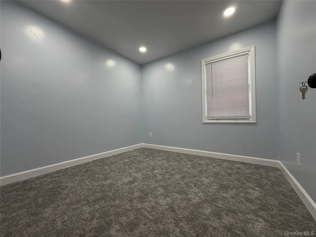 21 Cochran Place Valley Stream NY 11581