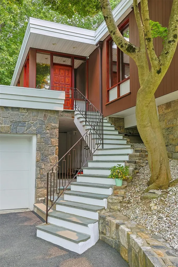 20 Sprain Valley Road Scarsdale NY 10583