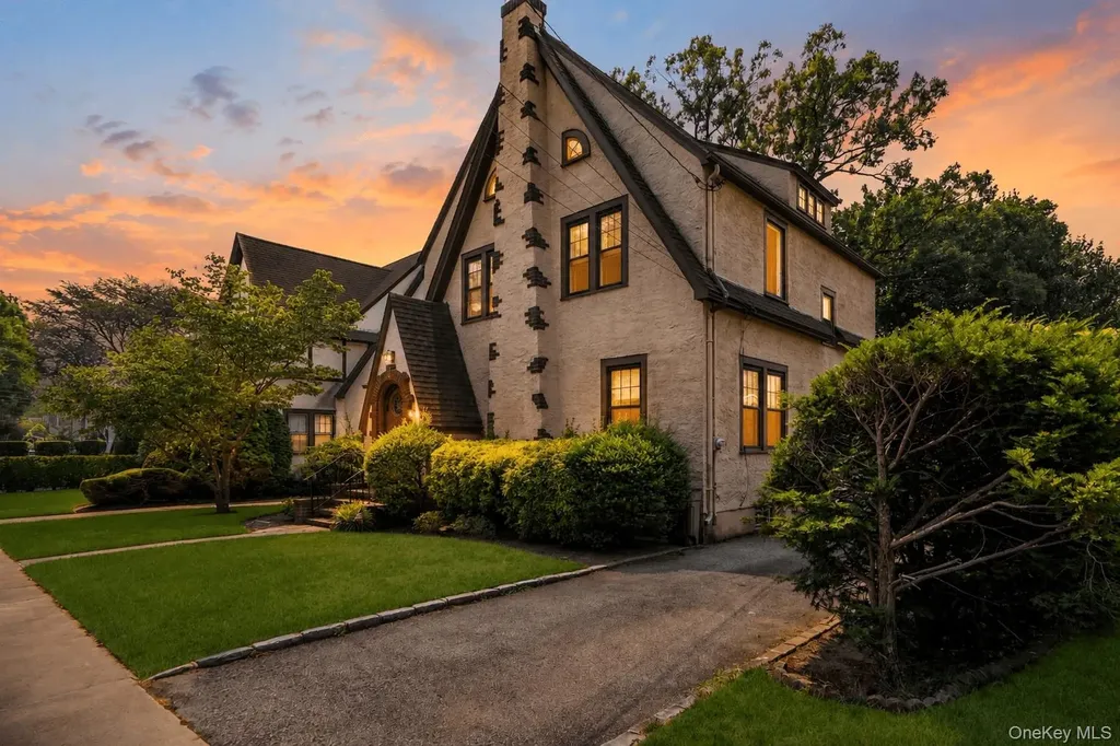 53 Coolidge Street Malverne NY 11565