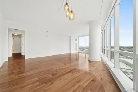 5 Renaissance White Plains NY 10601