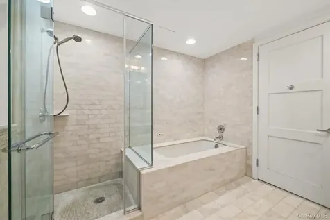 5 Renaissance White Plains NY 10601