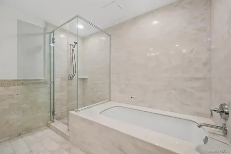 5 Renaissance White Plains NY 10601