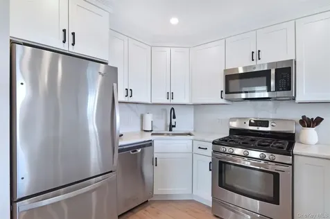 703 Pelham Road New Rochelle NY 10805