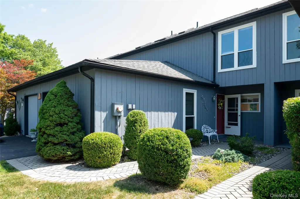 32 North Loop Rhinebeck NY 12572