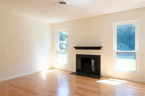 32 North Loop Rhinebeck NY 12572