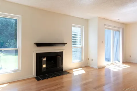 32 North Loop Rhinebeck NY 12572