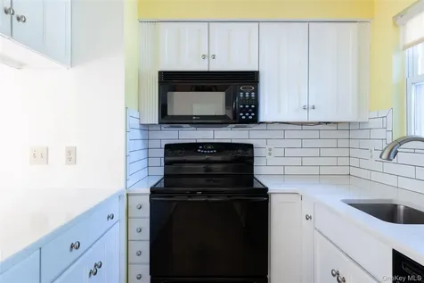 32 North Loop Rhinebeck NY 12572