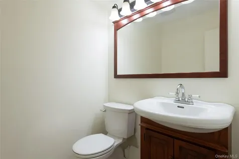 32 North Loop Rhinebeck NY 12572