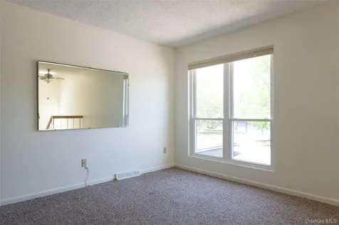 32 North Loop Rhinebeck NY 12572