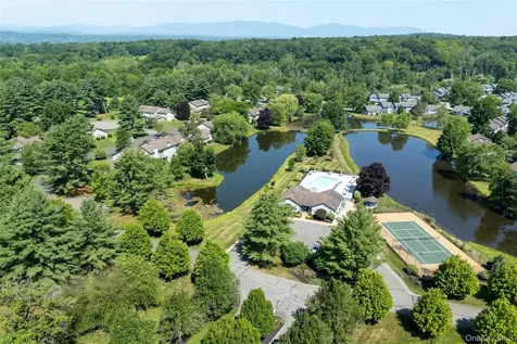 32 North Loop Rhinebeck NY 12572