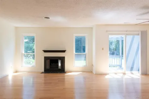 32 North Loop Rhinebeck NY 12572