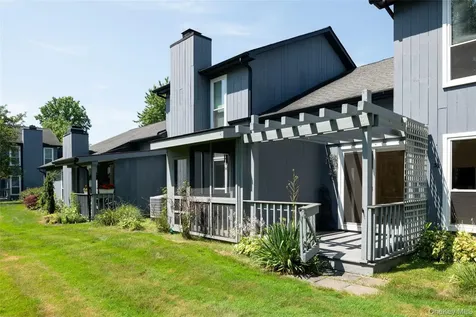 32 North Loop Rhinebeck NY 12572