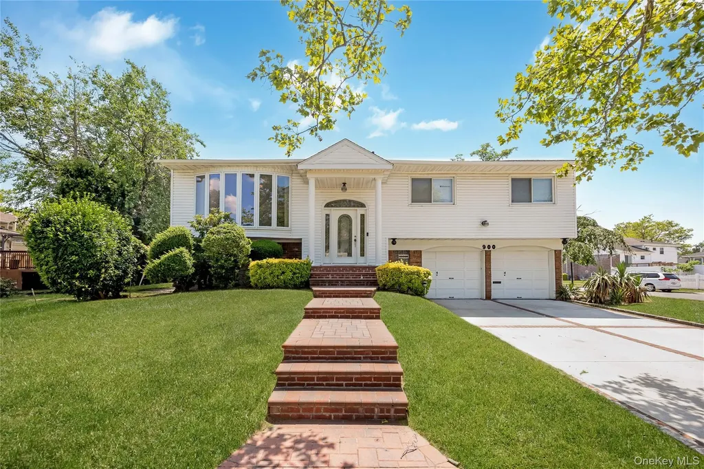 900 Flanders Drive Valley Stream NY 11581