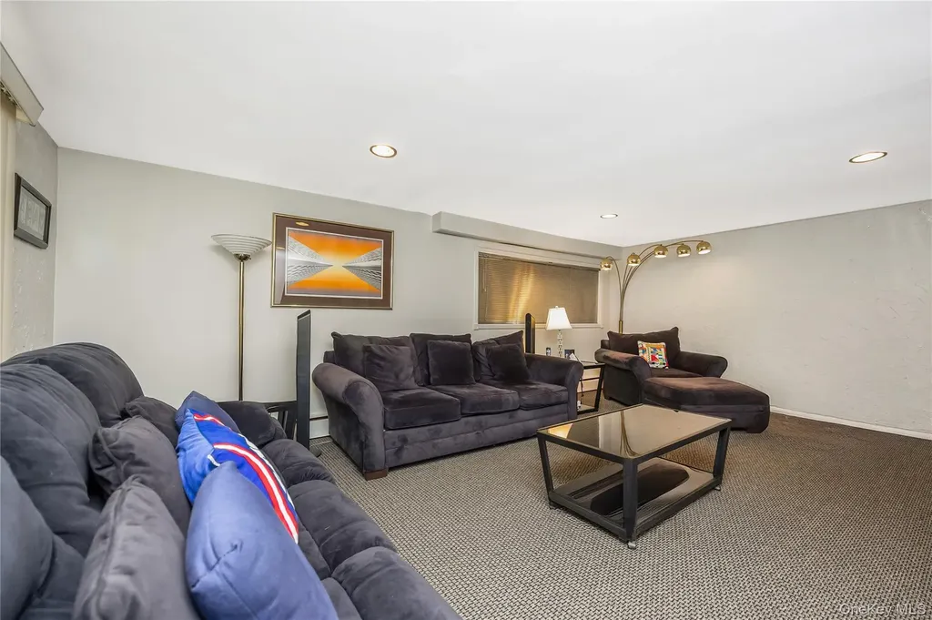 900 Flanders Drive Valley Stream NY 11581