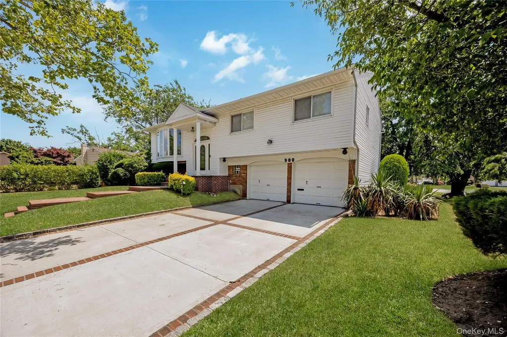 900 Flanders Drive Valley Stream NY 11581