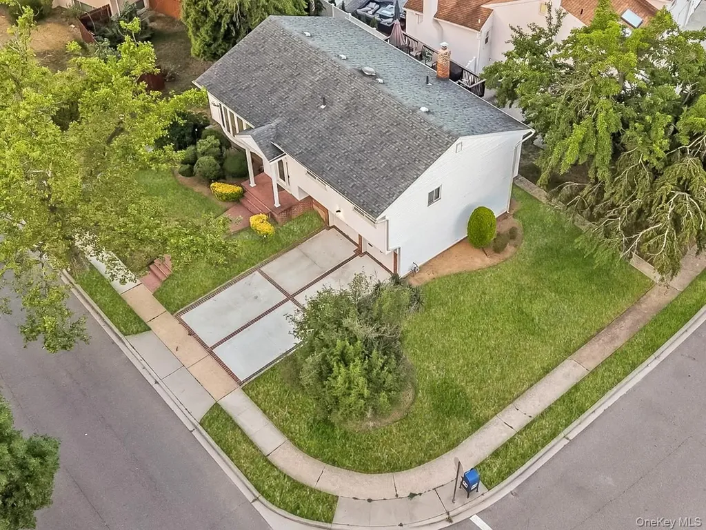 900 Flanders Drive Valley Stream NY 11581