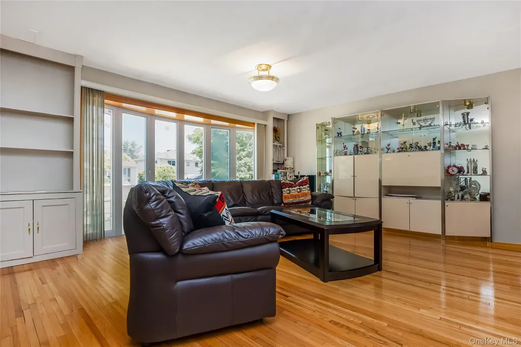 900 Flanders Drive Valley Stream NY 11581