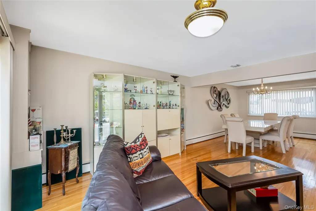 900 Flanders Drive Valley Stream NY 11581